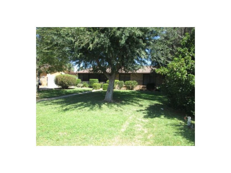 4 ALLAMBIE PLACE, Moree NSW 2400