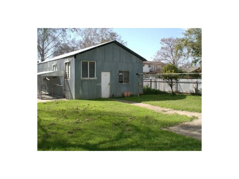 64 EDWARD ST, Moree NSW 2400