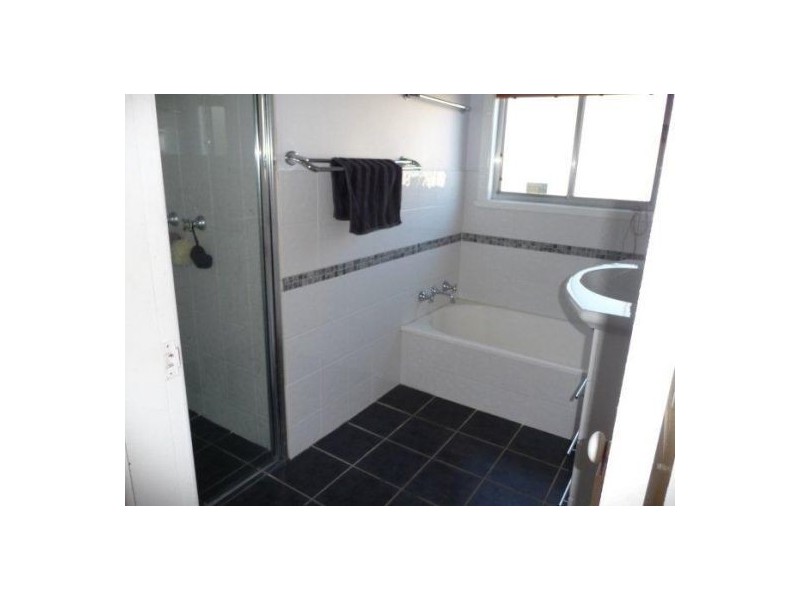 64 EDWARD ST, Moree NSW 2400