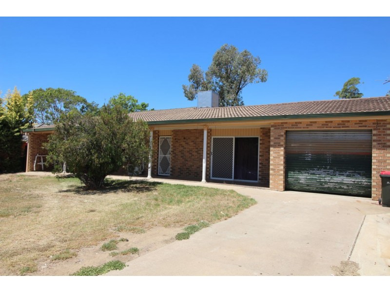11 KEPERRA PLACE, Moree NSW 2400