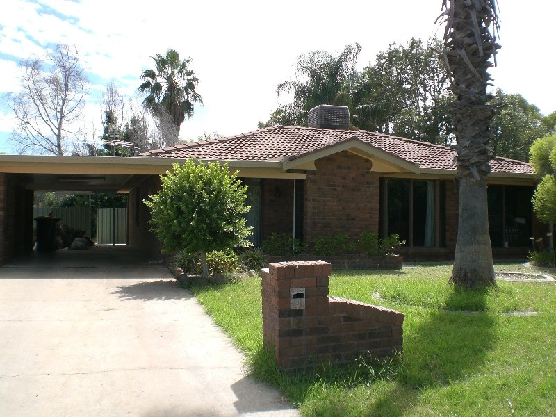 8 Cummins Avenue, Moree NSW 2400