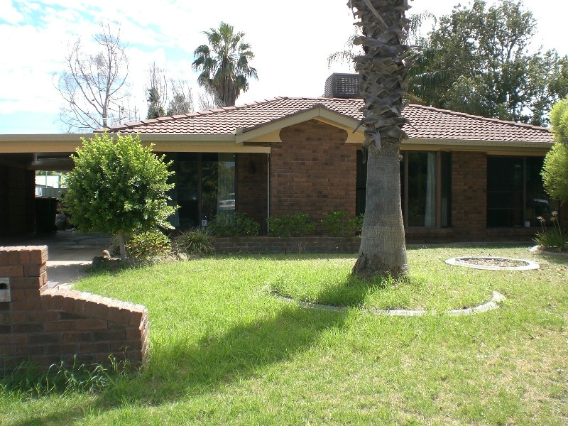8 Cummins Avenue, Moree NSW 2400
