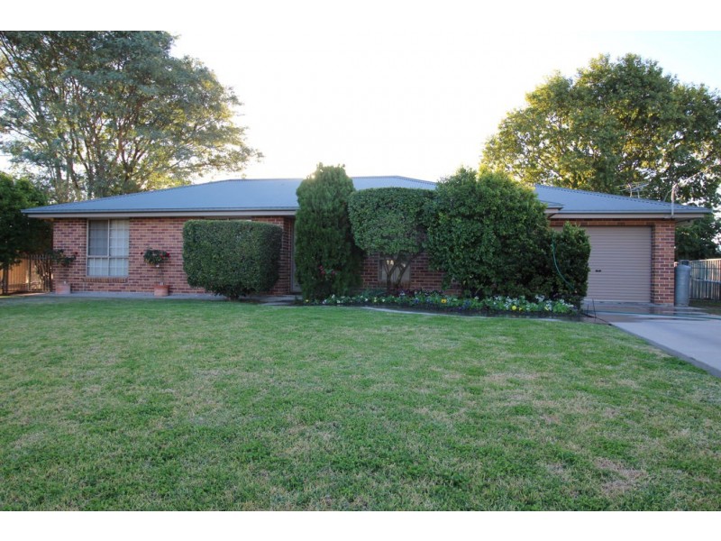 4 MARY MACKILLOP PLACE, Moree NSW 2400