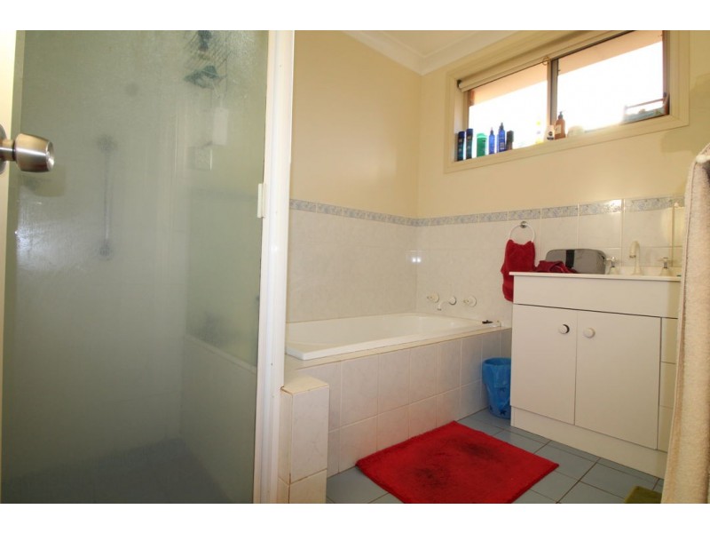 4 MARY MACKILLOP PLACE, Moree NSW 2400