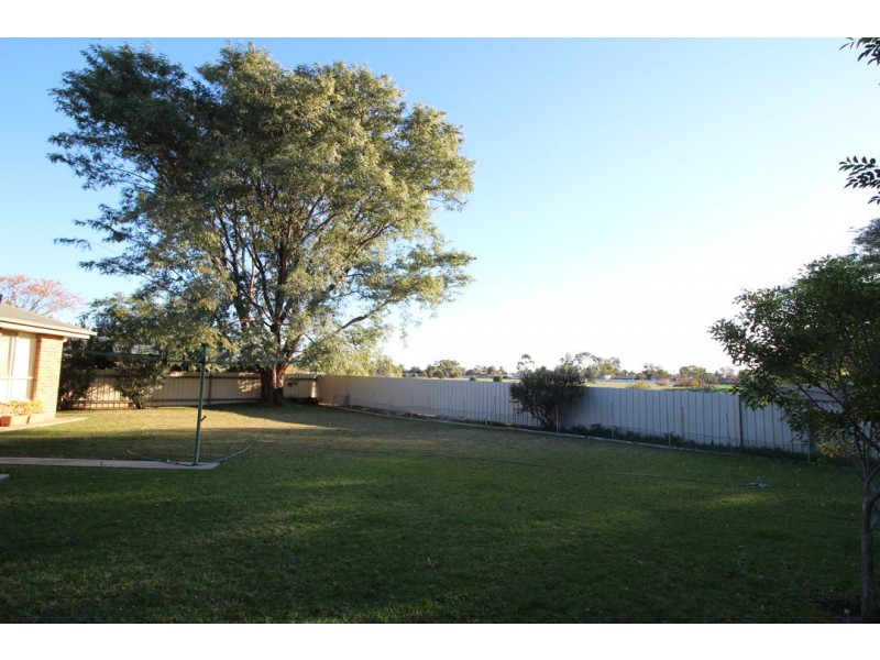 4 MARY MACKILLOP PLACE, Moree NSW 2400