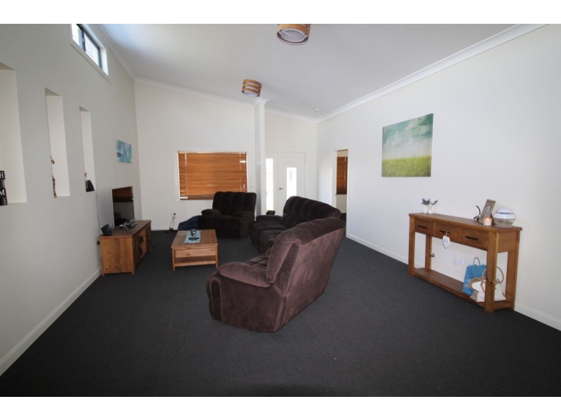 27 BOTTLEBRUSH DRIVE, Moree NSW 2400