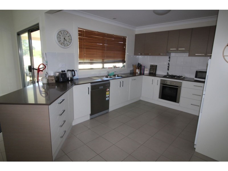 27 BOTTLEBRUSH DRIVE, Moree NSW 2400