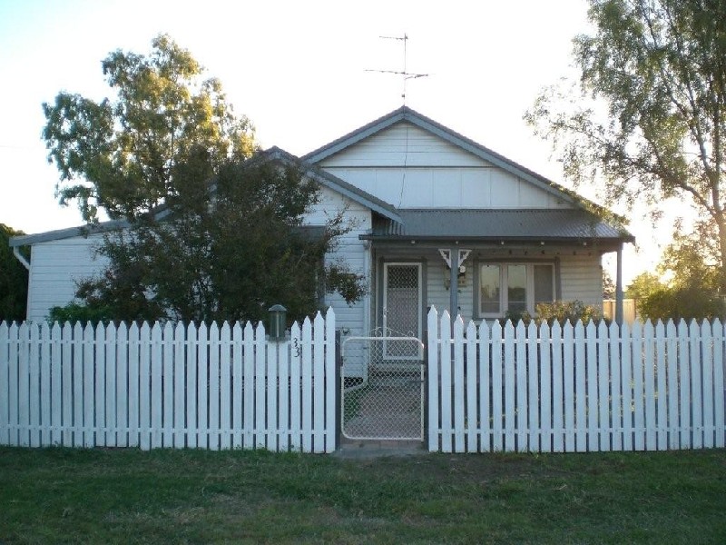 33 Oak Street, Moree NSW 2400