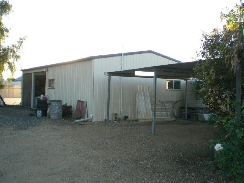 33 Oak Street, Moree NSW 2400