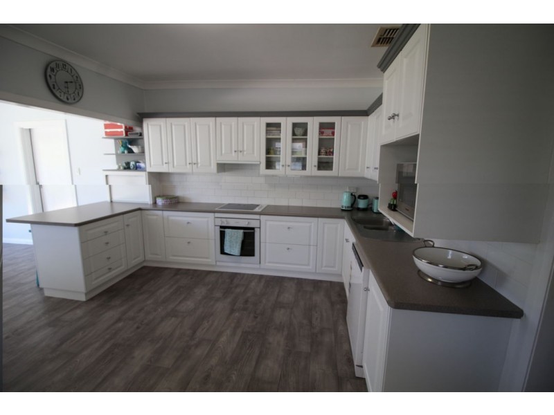 9 IRIS STREET, Moree NSW 2400