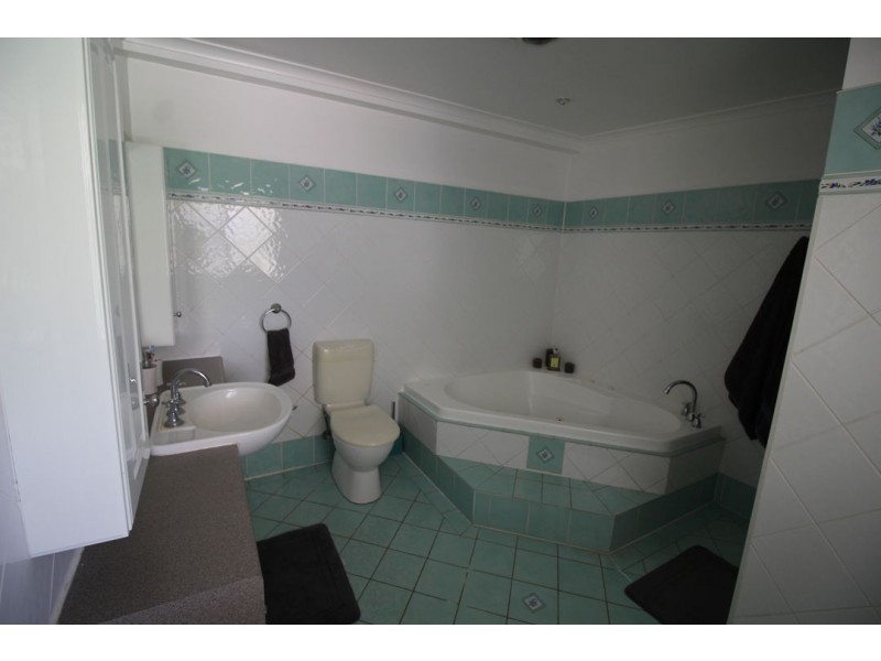 9 IRIS STREET, Moree NSW 2400