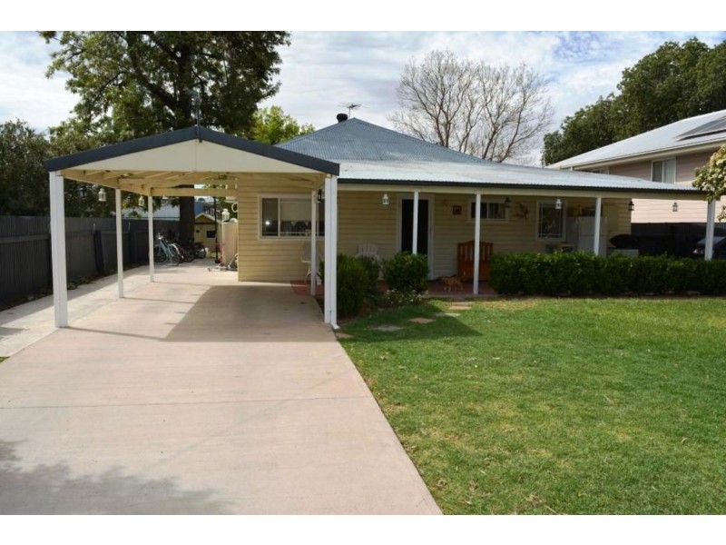 16 Donald Lane, Moree NSW 2400