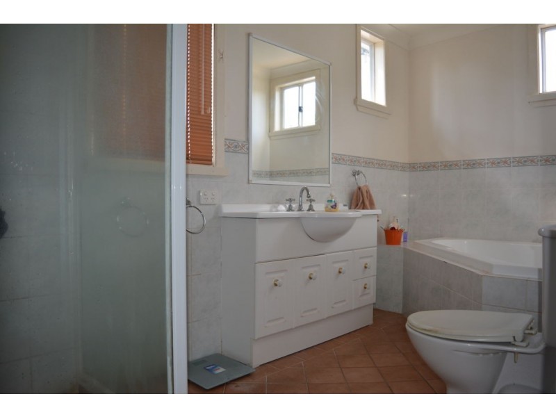 24 EDWARD STREET, Moree NSW 2400