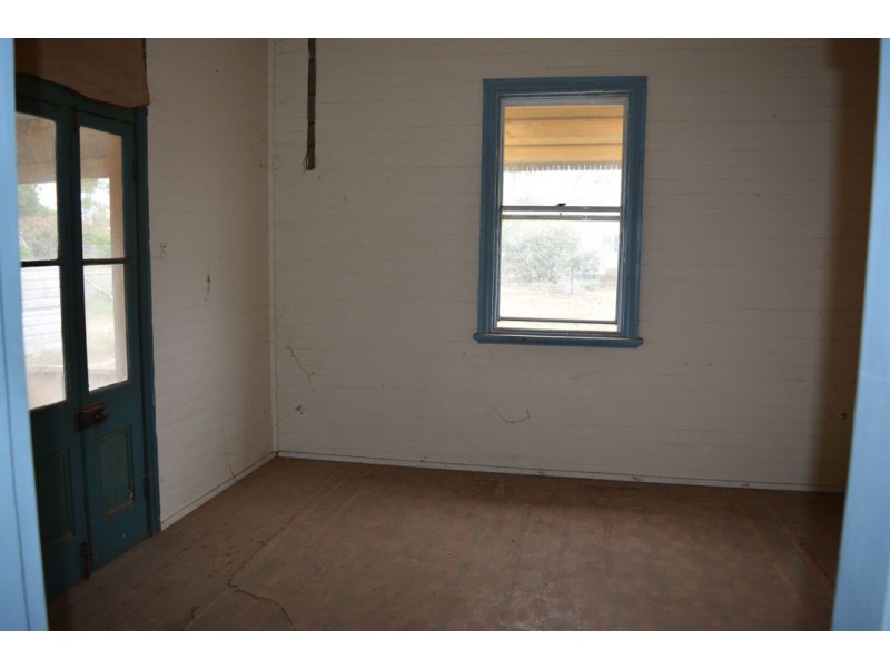 71 GOONDIWINDI STREET, Mungindi NSW 2406