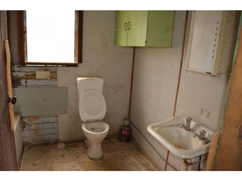 71 GOONDIWINDI STREET, Mungindi NSW 2406