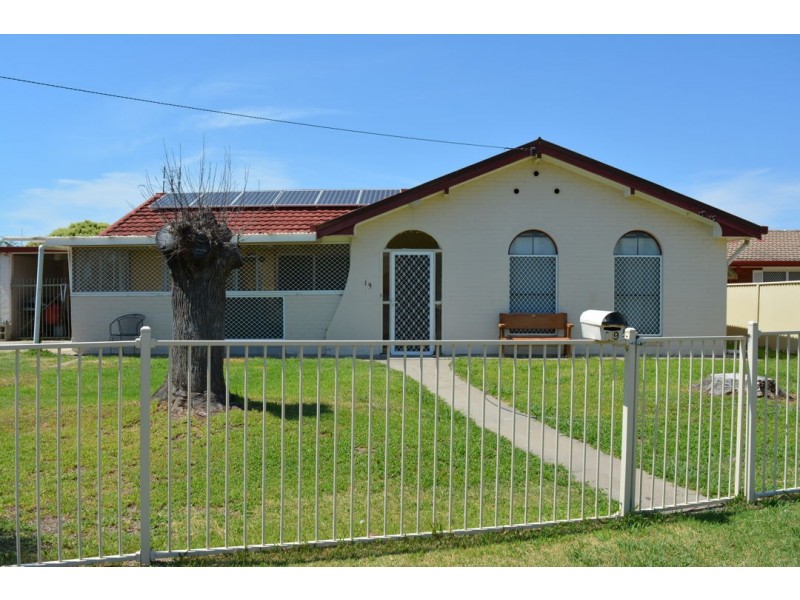 19 WATTLE CRESCENT, Moree NSW 2400