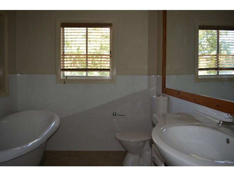 19 CARNARVON HIGHWAY, Moree NSW 2400