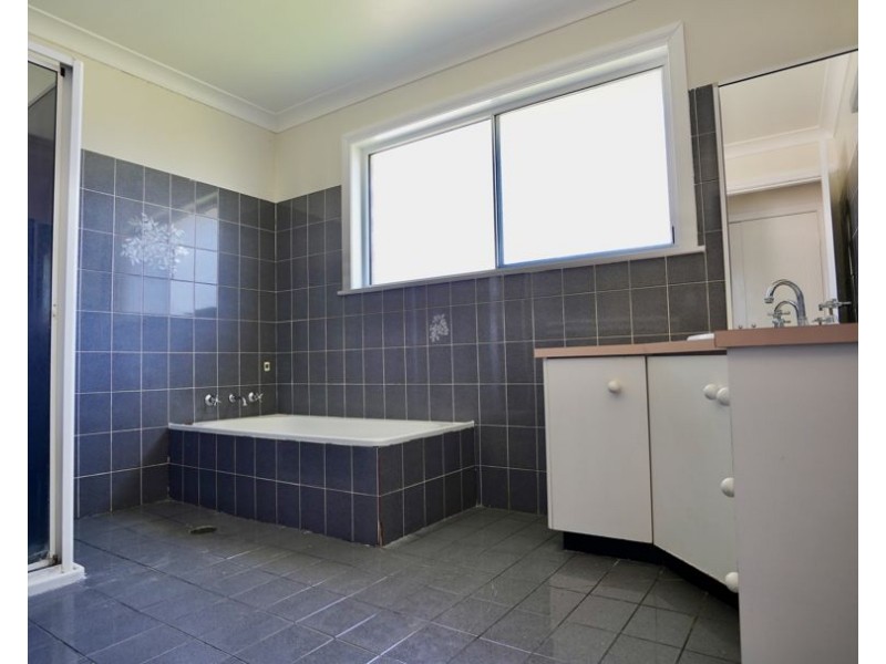 5 MYALL PLACE, Moree NSW 2400