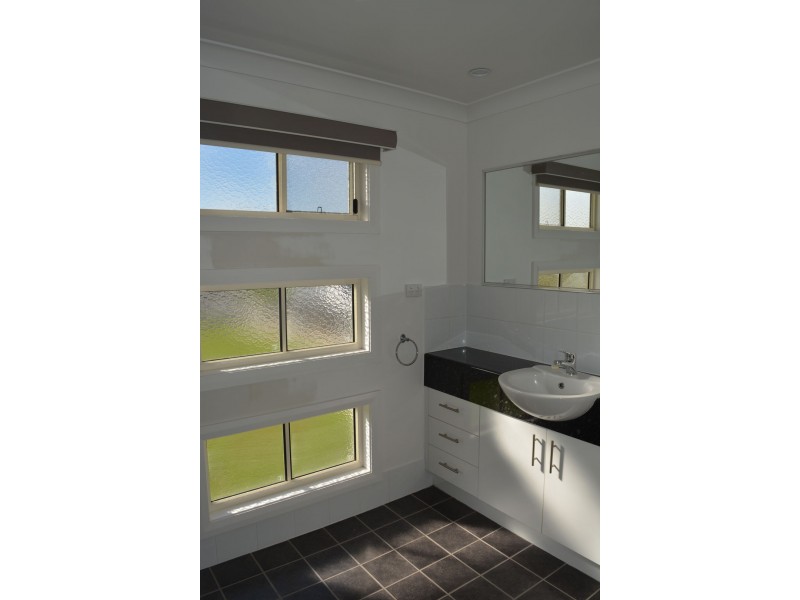 33 BOHENIA CRESCENT, Moree NSW 2400