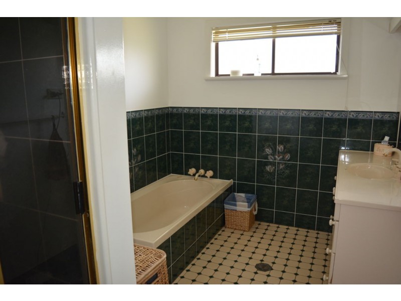 21 Iris Street, Moree NSW 2400