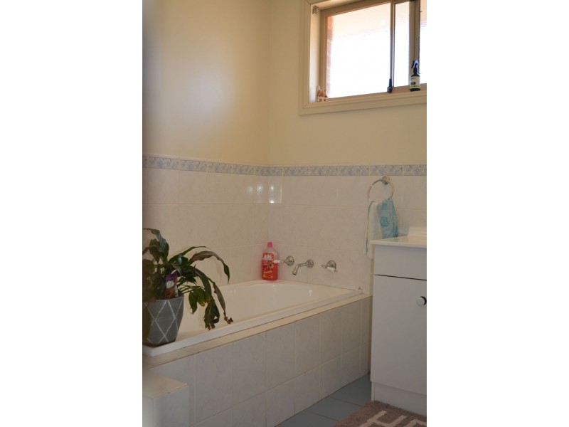 4 MARY MACKILLOP PLACE, Moree NSW 2400