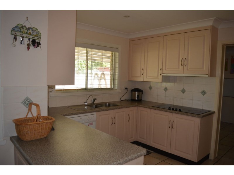 2 ROBERTSON AVENUE, Moree NSW 2400