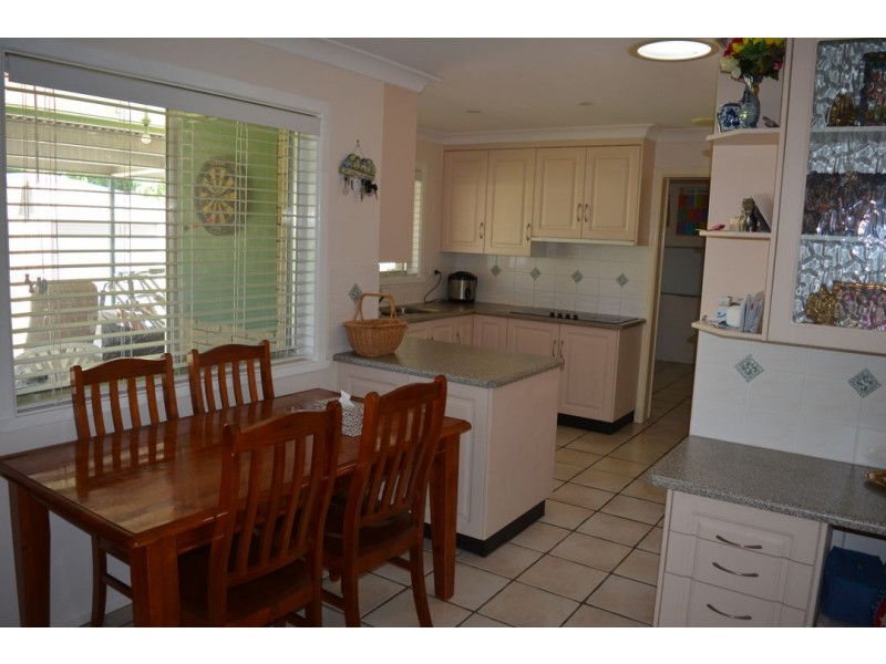 2 ROBERTSON AVENUE, Moree NSW 2400