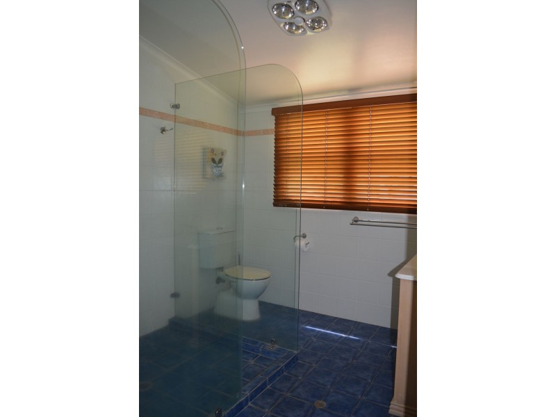 12 MERINDAH AVENUE, Moree NSW 2400