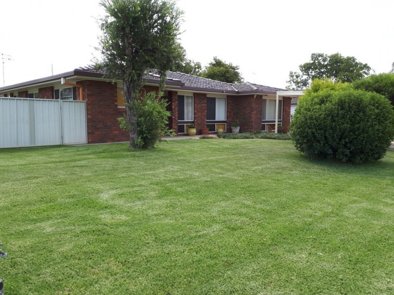 9 MAPLE AVENUE, Moree NSW 2400