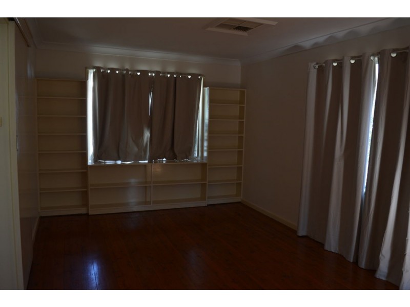 11 Hassell Street, Moree NSW 2400