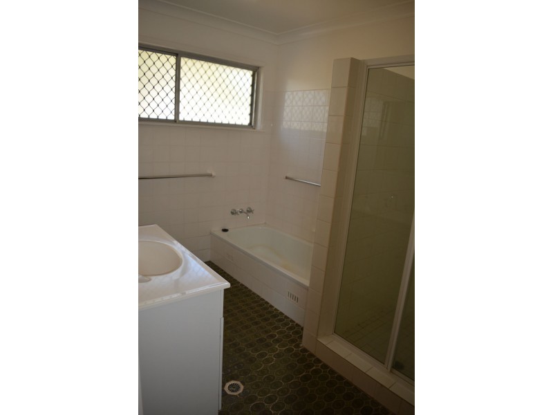 11 Hassell Street, Moree NSW 2400