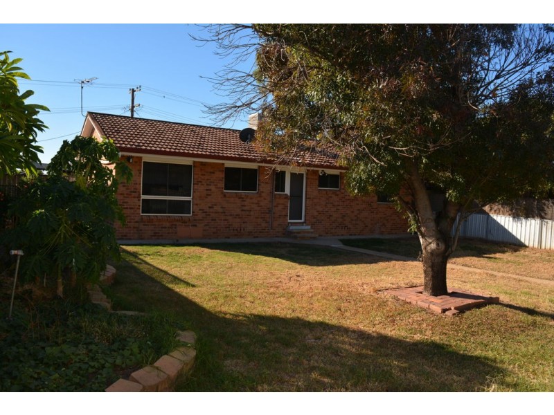 6 HELENSVALE AVENUE, Moree NSW 2400