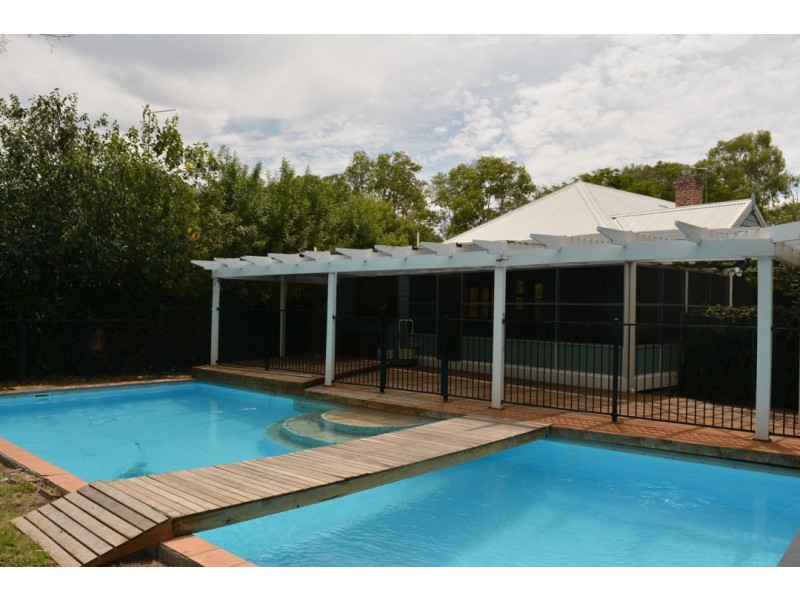 12 MERINDAH AVENUE, Moree NSW 2400