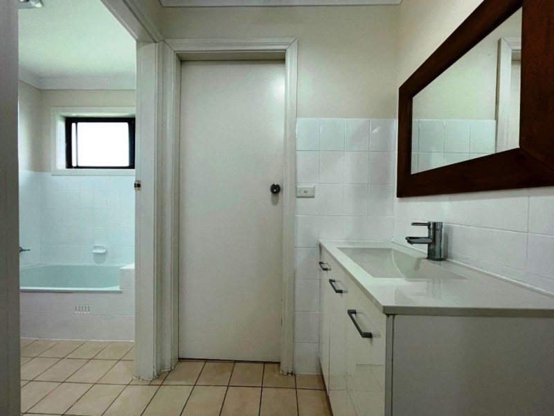 11 Calgorm Street, Moree NSW 2400