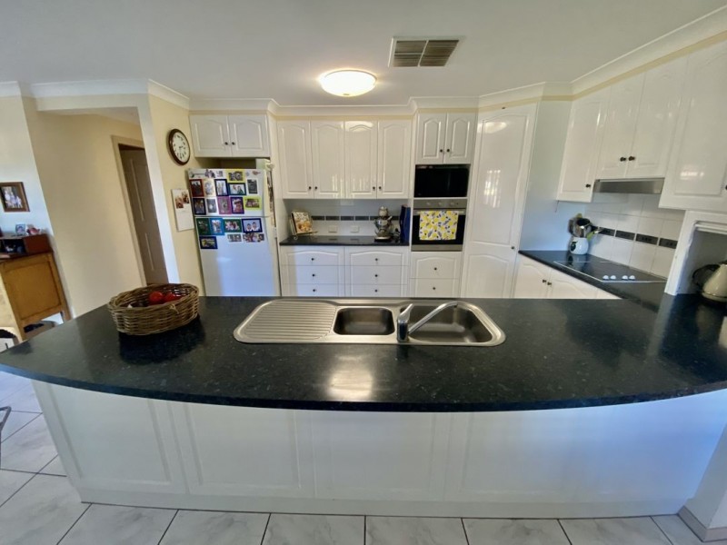 4 BOLWARRA EST, Moree NSW 2400