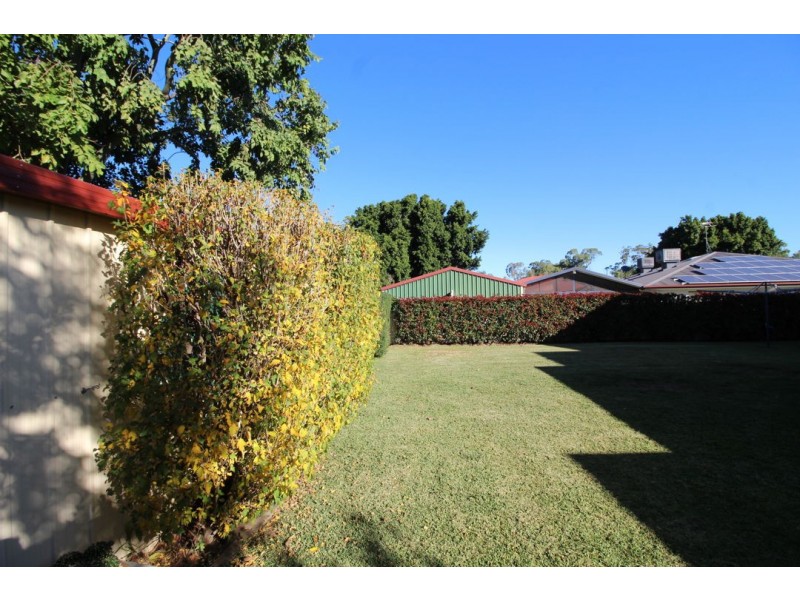 4 BOLWARRA EST, Moree NSW 2400