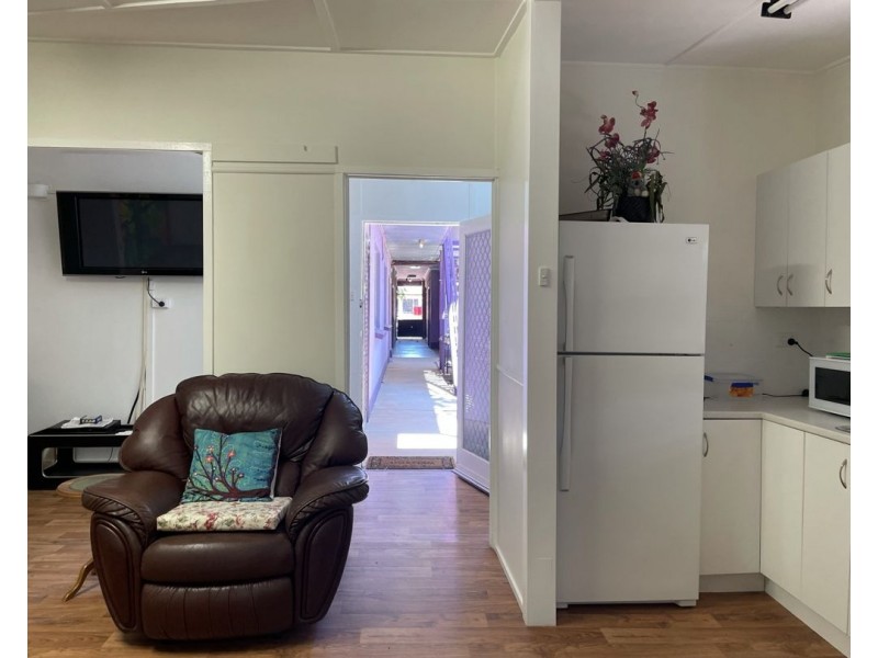 41 Morilla Street (Back Flat), Lightning Ridge NSW 2834