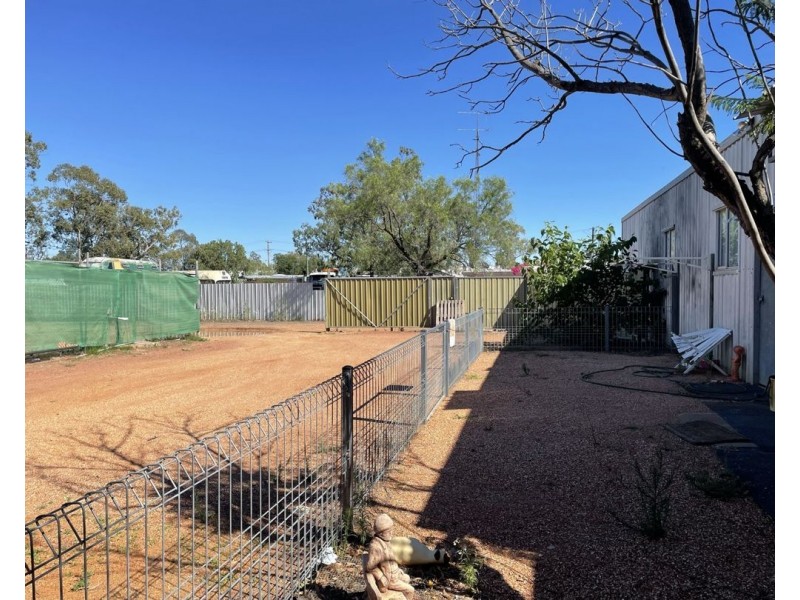 41 Morilla Street (Back Flat), Lightning Ridge NSW 2834