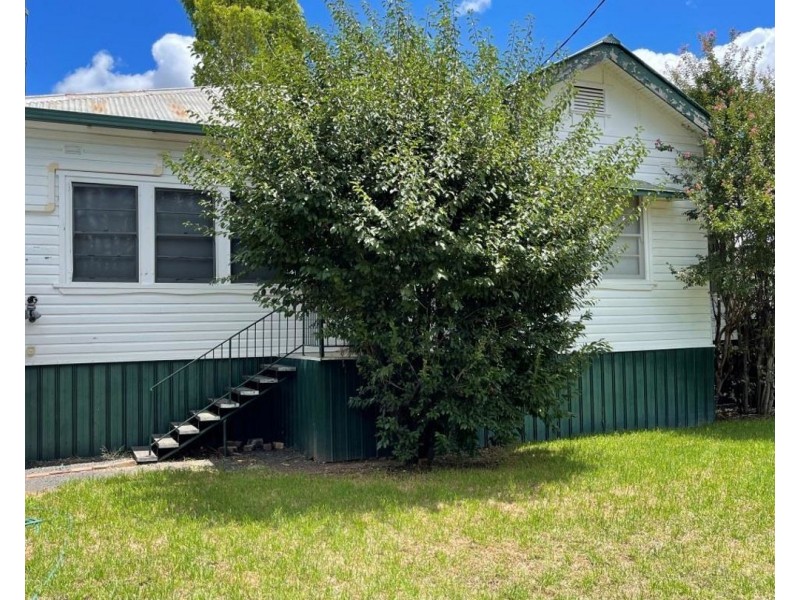 35 Edward St, Moree NSW 2400