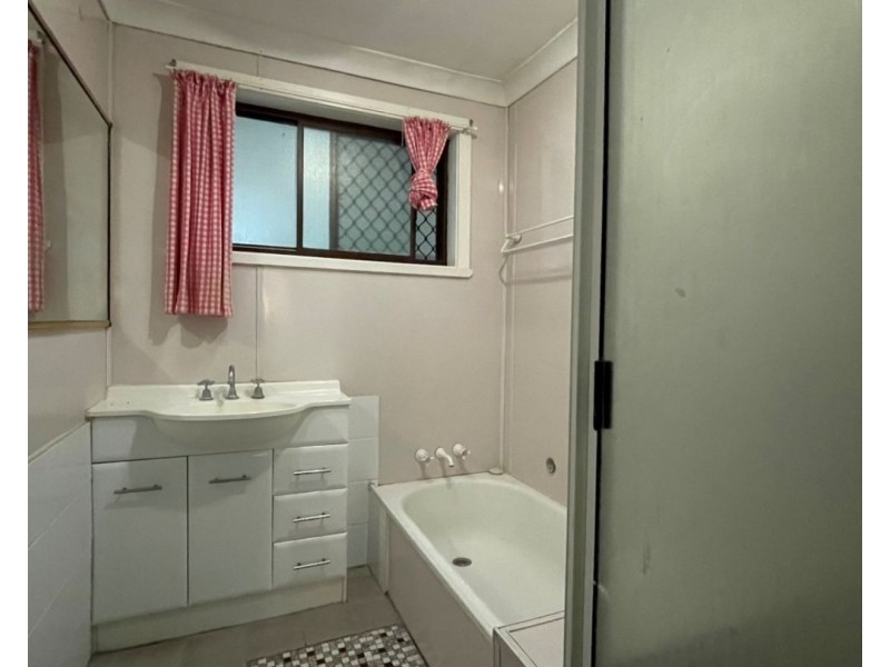2 Allambie Pl, Moree NSW 2400