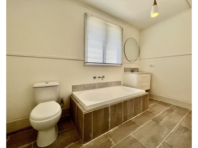 25 Belgravia Street, Moree NSW 2400