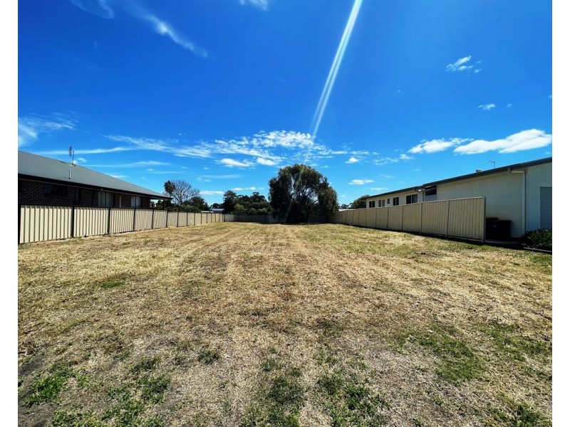 35 Bohenia Cr, Moree NSW 2400