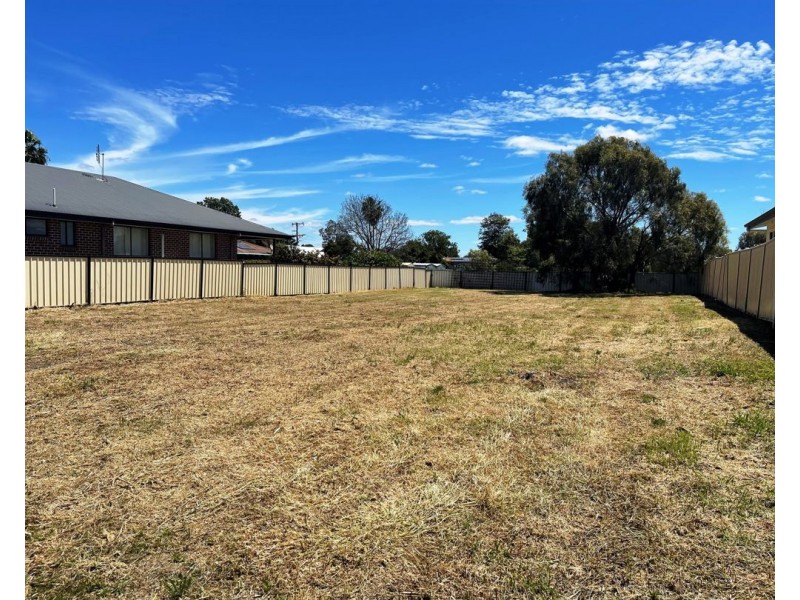 35 Bohenia Cr, Moree NSW 2400
