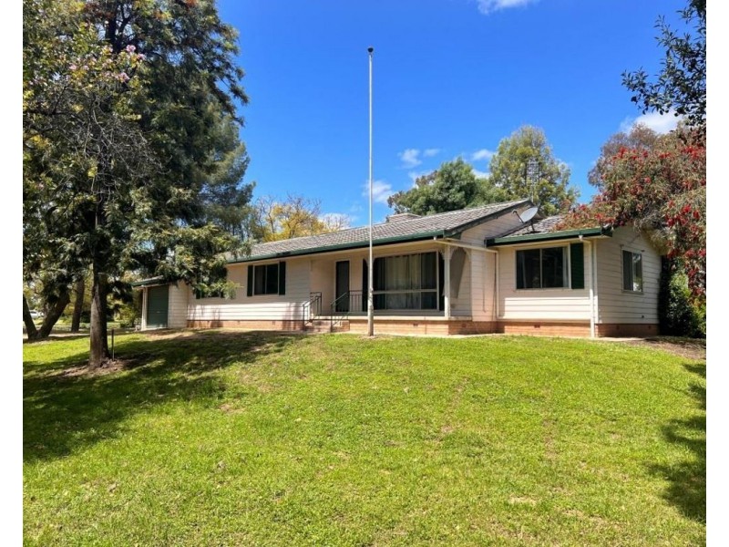 11 Hassell St, Moree NSW 2400