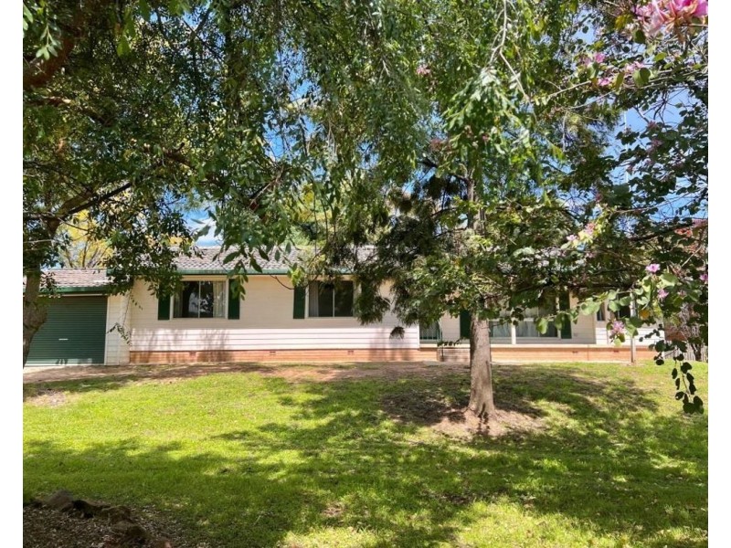 11 Hassell St, Moree NSW 2400