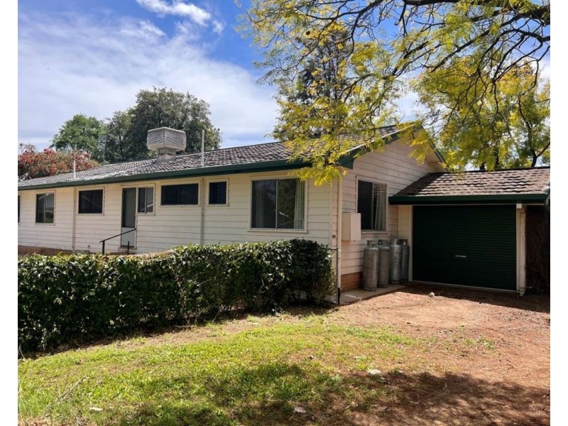 11 Hassell St, Moree NSW 2400