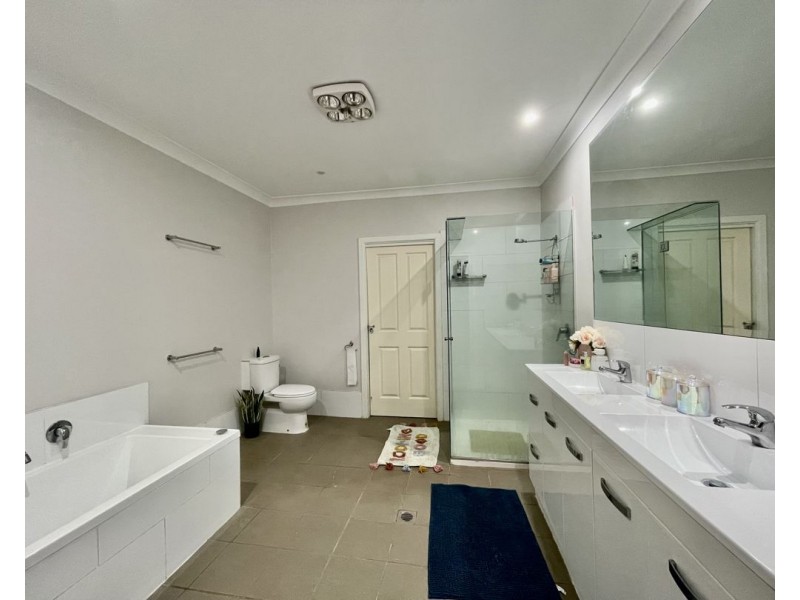 21 Sunnyside Rd, Moree NSW 2400