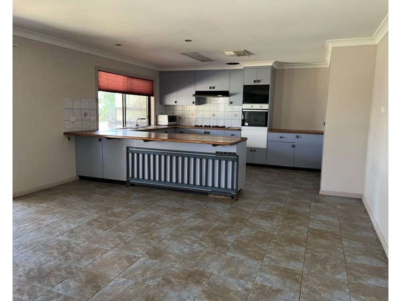 27 Fantasia Street, Lightning Ridge NSW 2834
