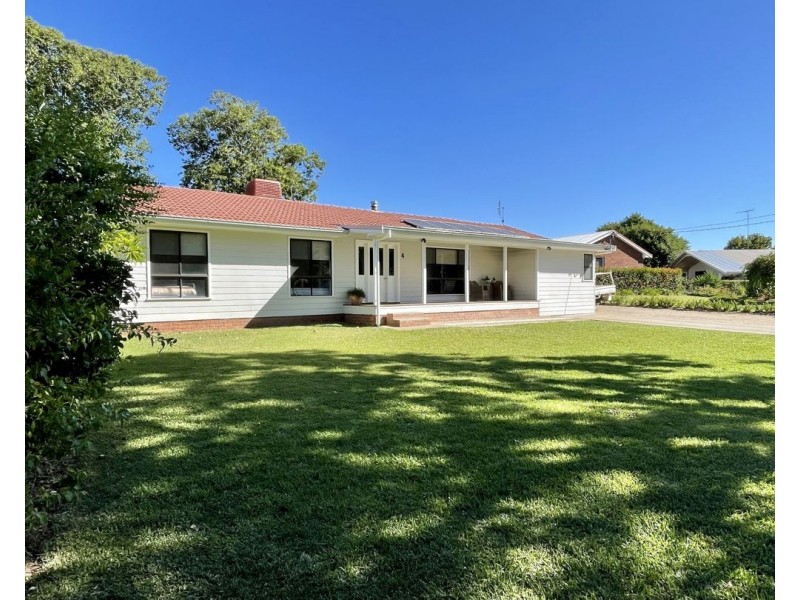 4 Myall Place, Moree NSW 2400