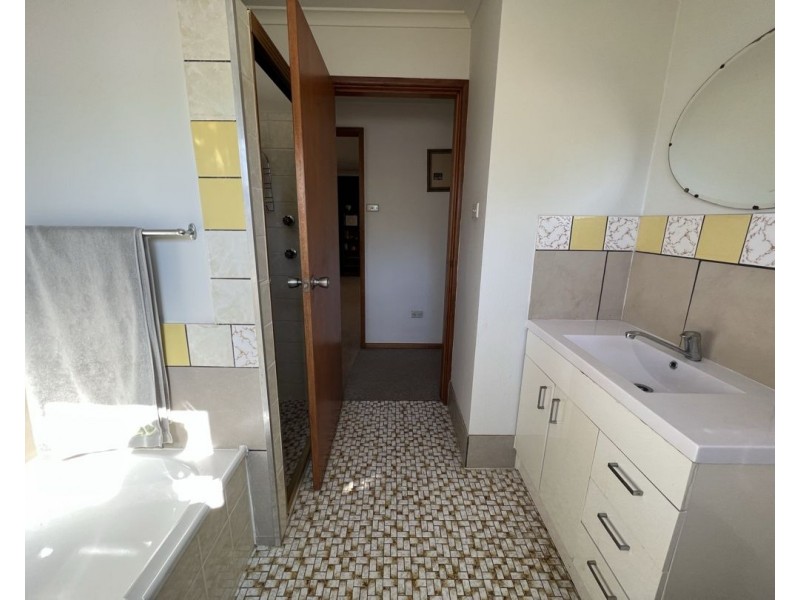 26 Butterfly Avenue, Lightning Ridge NSW 2834